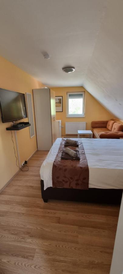 Joy Guesthouse Siófok Eksteriør billede